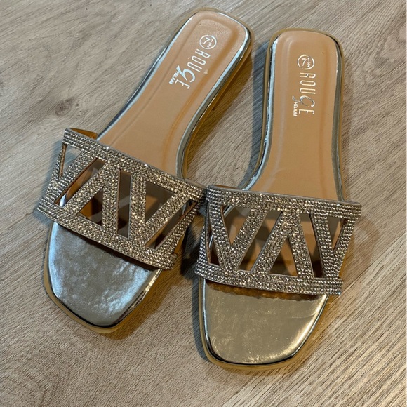 Rouge Helium Geometric Rhinestone Flat Sandals - Picture 2 of 9